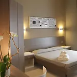 39 ゲストハウス サレルノ